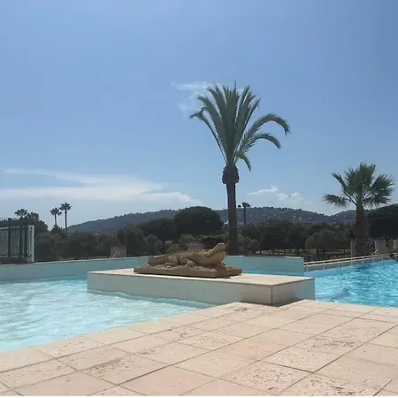 T2 Bord De & Piscine - Vue Parc Exflora 公寓 *